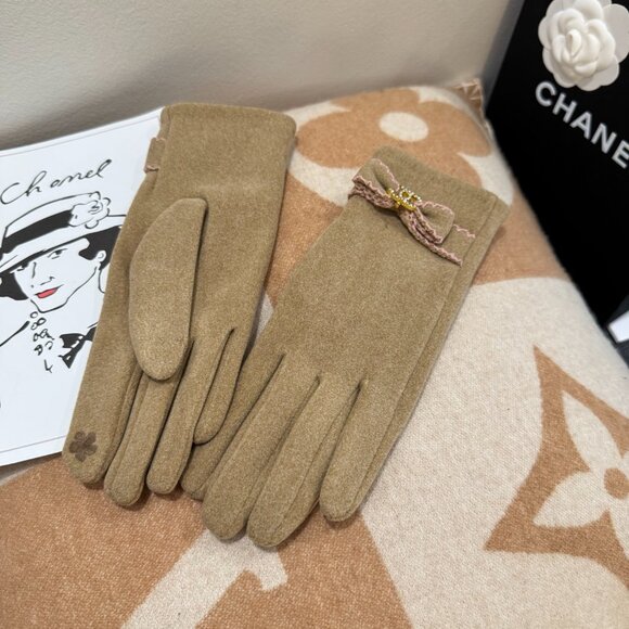 Chanel plush thermal gloves - Picture 7 of 8